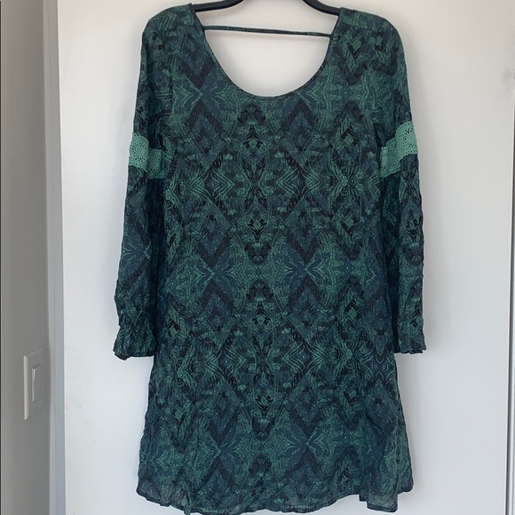 SUN & SHADOW Print Bell Sleeve Shift Dress - Picture 2 of 11